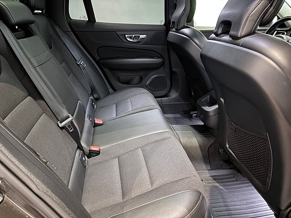 Volvo V60 Cross Country 12 of 25
