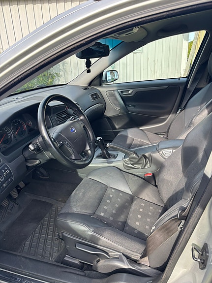 Volvo V70 4 of 5