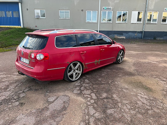 Volkswagen Passat 2 of 6