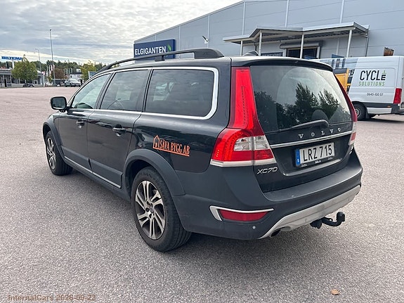 Volvo XC70 2 of 7