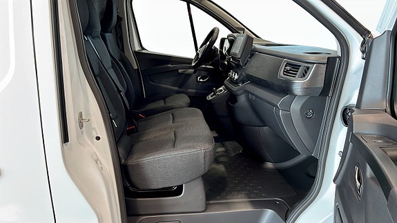 Renault Trafic 3 of 12