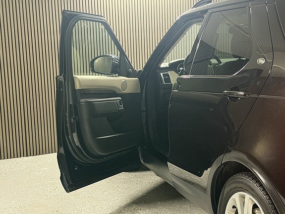 Land Rover Discovery 9 of 24
