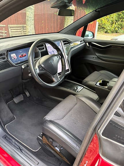 Tesla Model X 9 of 9