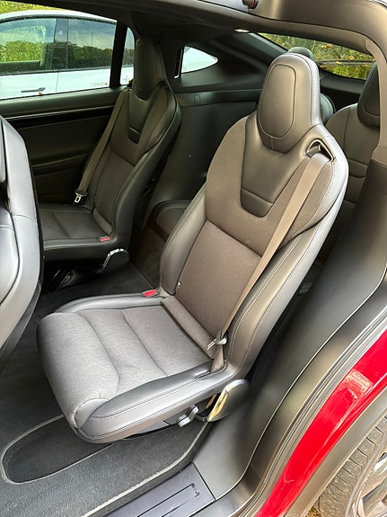 Tesla Model X 4 of 9