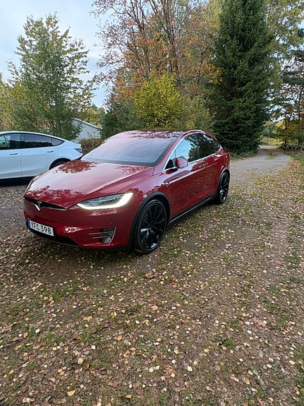 Tesla Model X 3 of 9
