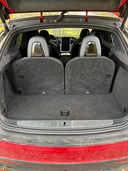 Tesla Model X 7 of 9