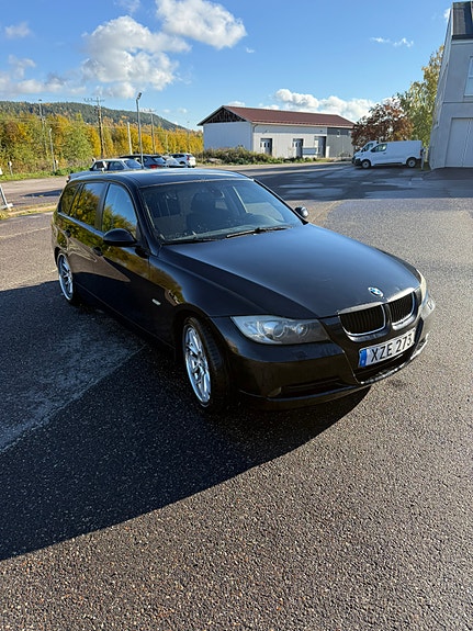 BMW 325i 3 of 4