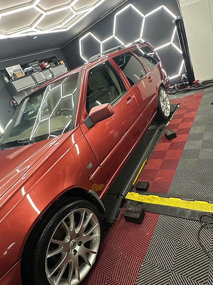 Volvo V70 2 of 10