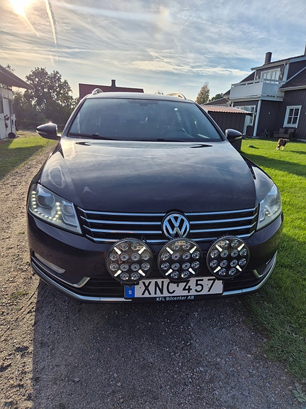 Volkswagen Passat 2 of 7