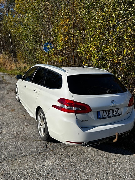 Peugeot 308 SW 2 of 18