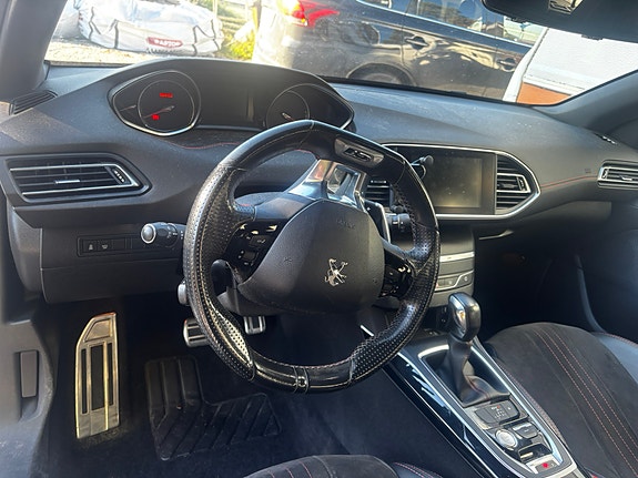 Peugeot 308 SW 9 of 18