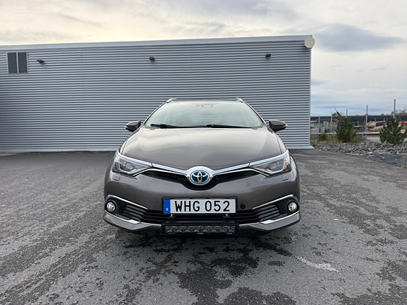 Toyota Auris 2 of 8