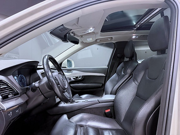 Volvo XC90 5 of 21
