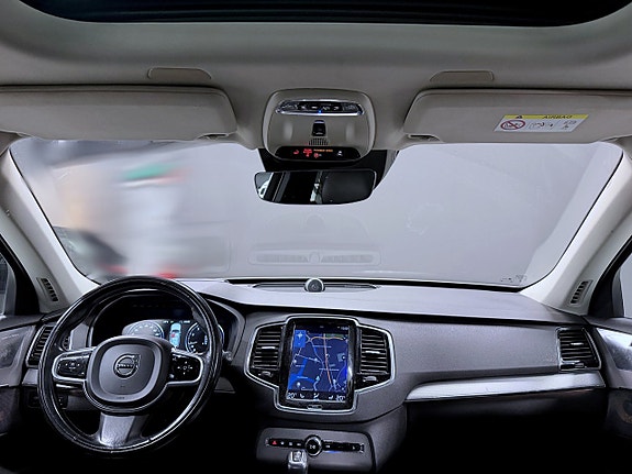 Volvo XC90 3 of 21