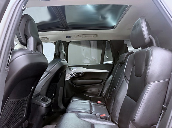 Volvo XC90 13 of 21