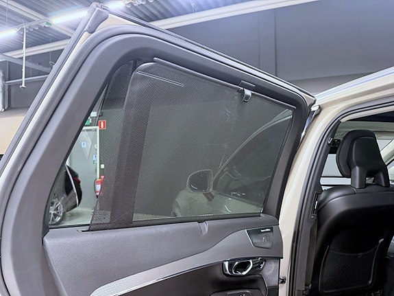 Volvo XC90 18 of 21