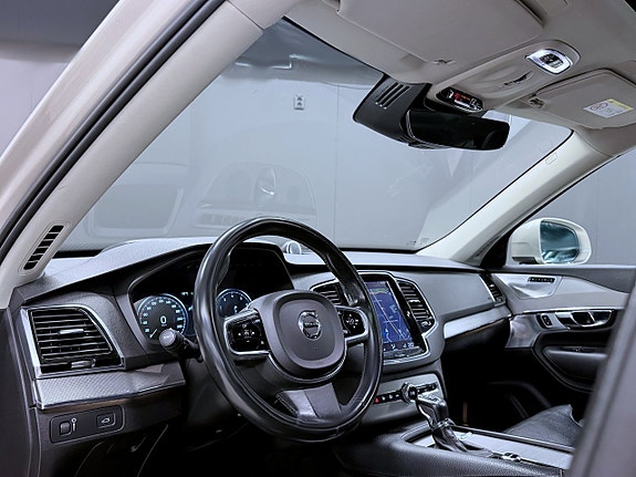 Volvo XC90 17 of 21