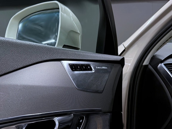 Volvo XC90 11 of 21