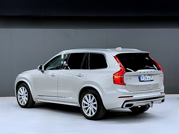 Volvo XC90 2 of 21