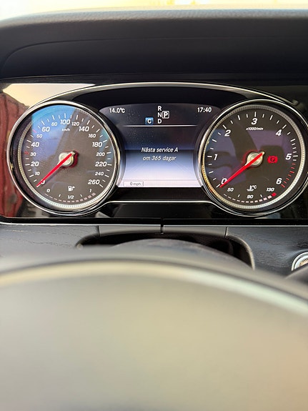 Mercedes-Benz E 220 d 15 of 17