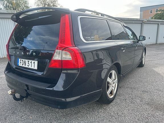 Volvo V70 4 of 5
