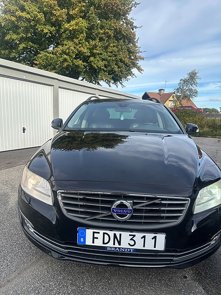Volvo V70 3 of 5