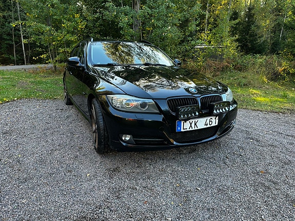 BMW 320d 2 of 6