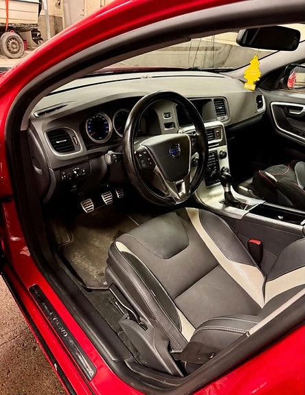 Volvo V60 3 of 5