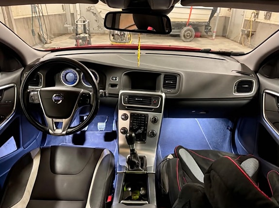 Volvo V60 4 of 5