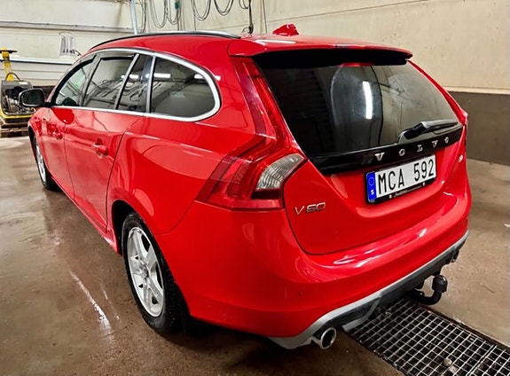 Volvo V60 2 of 5