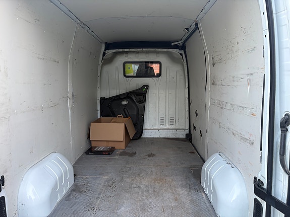 Nissan NV400 4 of 15