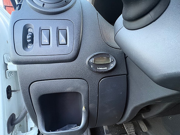 Nissan NV400 9 of 15