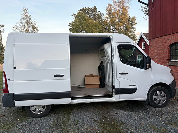 Nissan NV400 3 of 15