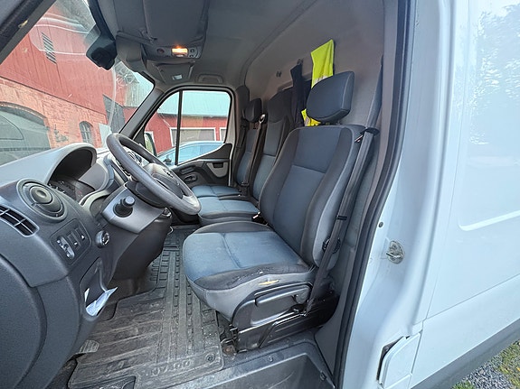 Nissan NV400 6 of 15