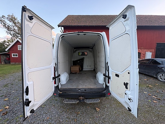 Nissan NV400 5 of 15
