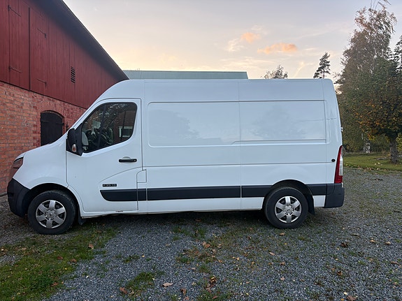 Nissan NV400 14 of 15