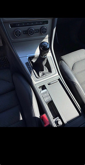Volkswagen Golf VII 8 of 9