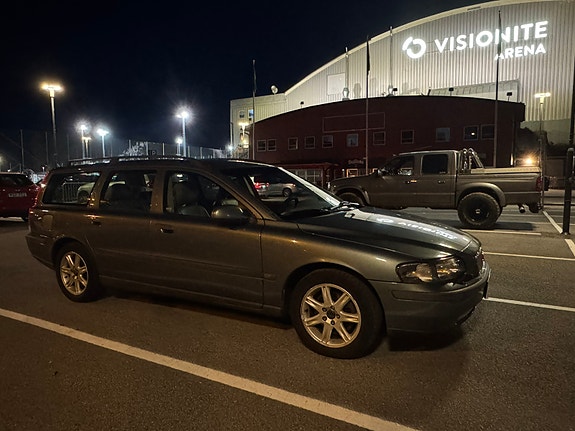Volvo V70 3 of 10