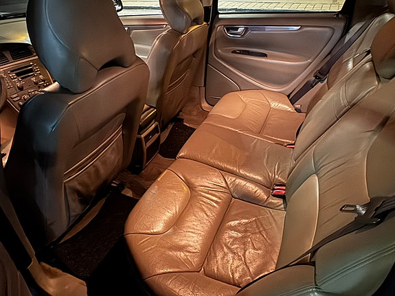 Volvo V70 8 of 10