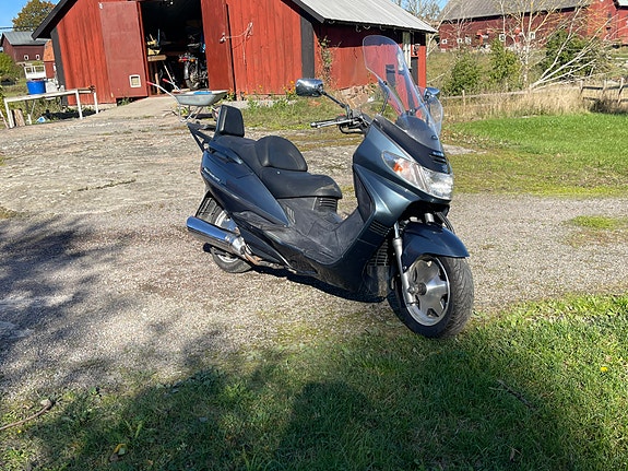 Suzuki AN400 Burgman 4 of 5