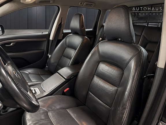 Volvo XC70 10 of 22