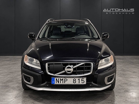 Volvo XC70 2 of 22