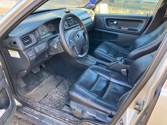Volvo XC70 2 of 4