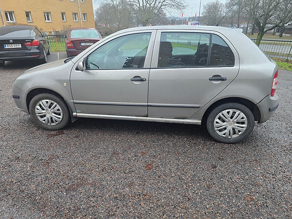 Skoda Fabia 2 of 5