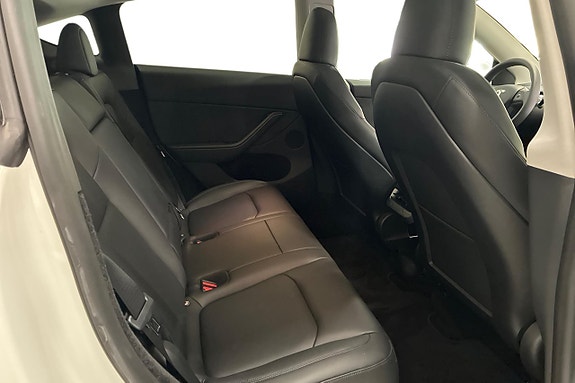 Tesla Model Y 14 of 30