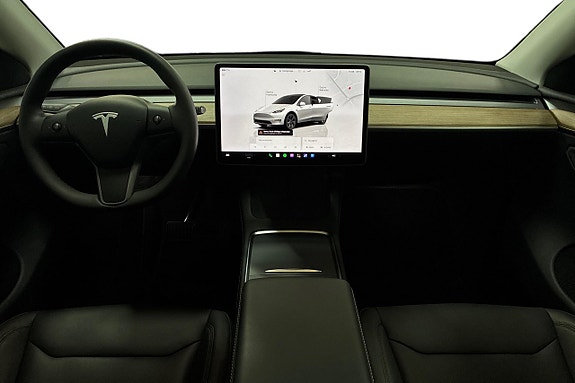 Tesla Model Y 10 of 30