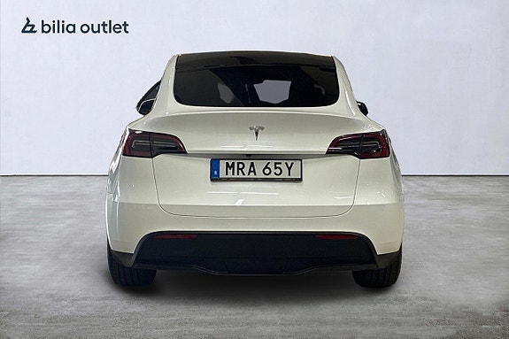 Tesla Model Y 7 of 30