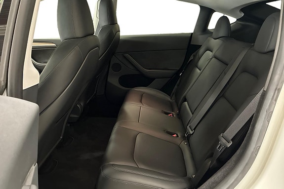 Tesla Model Y 12 of 30