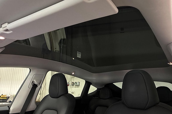 Tesla Model Y 18 of 30