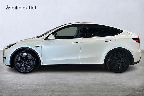 Tesla Model Y 9 of 30
